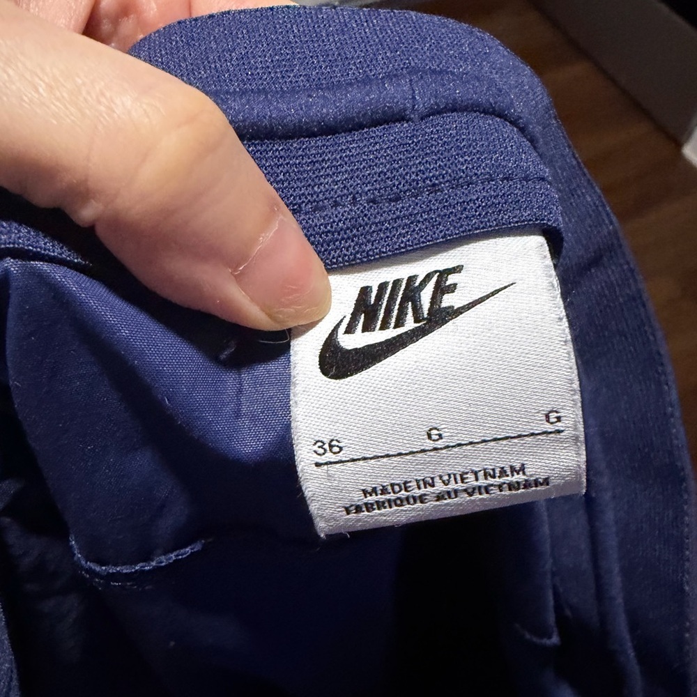 Nike Sportswear Style
Essentials Men's Unlined
Utility Pants (Navy/Sail) $120 - Picture 4 of 10
